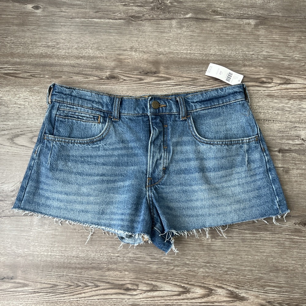 Pilcro Forsythia Wash Denim Shorts Womens 30P Frayed Hem 2" Inseam Low Rise
